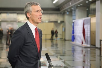 Jens Stoltenberg à son arrivée à Riga face à la presse (Crédit : Présidence lettonne de l'UE)