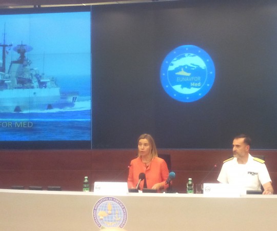 Fed. Mogherini et l'amiral commandant l'opération, Enrico Credendino
