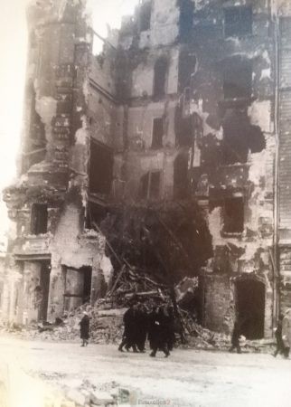 immeuble détruit à Budapest 1956 (archives personnelles © B2 / NGV)